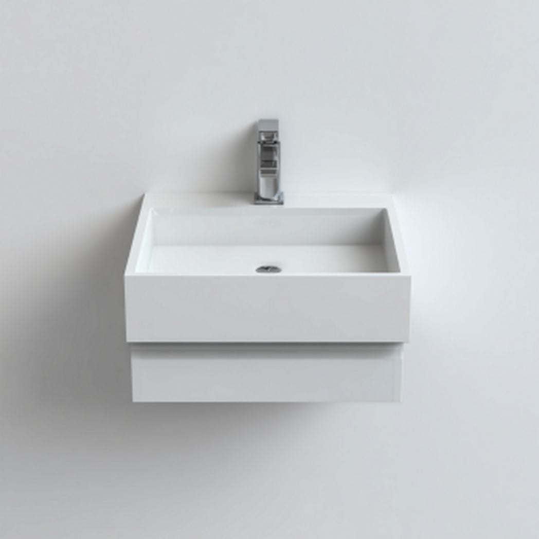 Lavabo sospeso rettangolare in ceramica bianca con rubinetto in acciaio cromato